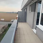 Iron Cube Lejlighed *